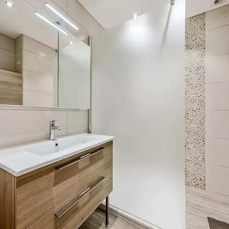 In For 6 Person, Cleaning Included