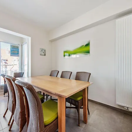 In For 6 Person, Cleaning Included Apartment Koksijde