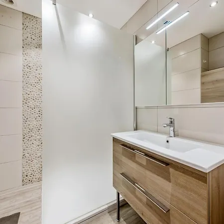 In For 6 Person, Cleaning Included