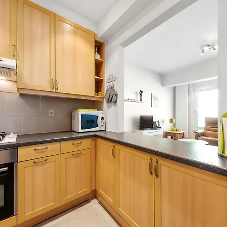 In For 6 Person, Cleaning Included Apartment Koksijde