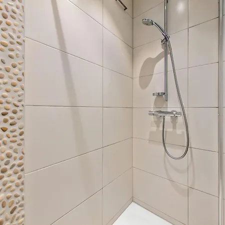 In For 6 Person, Cleaning Included
