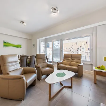 In For 6 Person, Cleaning Included Apartment Koksijde