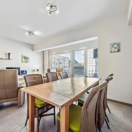 In For 6 Person, Cleaning Included Apartment Koksijde